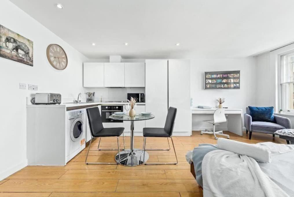 1 Bedroom Flat Piccadilly Sleep 7 In London Vr10 Exterior foto